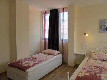 Фото номера Номер с кроватью размера «queen-size» Гостевой дом Guest House Lefterova г. Котел 4