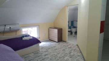 Фото номера Четырехместный номер эконом-класса Отель Hotel &amp; Restaurant Chukarite г. Котел 2